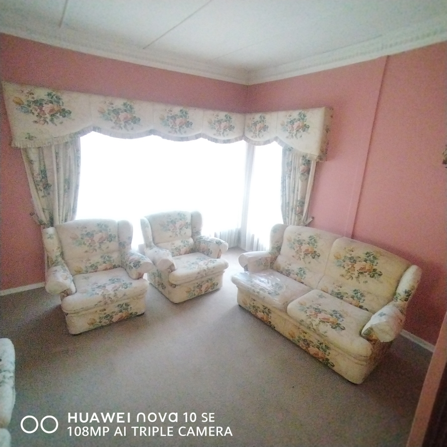To Let 4 Bedroom Property for Rent in Bergsig Free State
